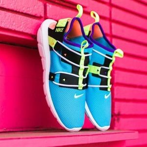 NWOT Nike Vortak
